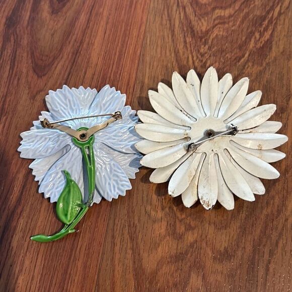 2 vintage flower large pins blue cream Daisy pin brooch - Picture 4 of 5